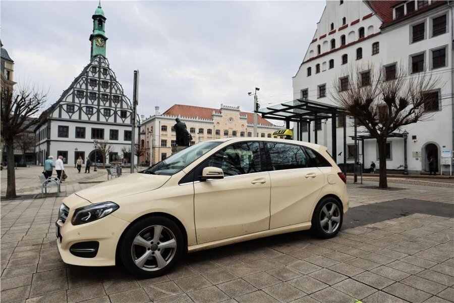 Werdau: Taxi-Nutzer müssen an den Wochenenden höhere Kosten einplanen - In Zwickau am Wochenende ein Taxi zu bekommen ist leichter als im Umland und auf den Dörfern. 