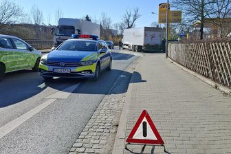 Werdau: Unfall an Tankstelle blockiert Verkehr - Nach dem Unfall an der Tankstelle musste die Polizei den Verkehr vorübergehend regeln.