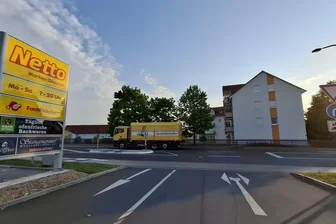 Werdau: Verkehrsspiegel an der Bundesstraße 175 soll nächste Woche aufgestellt werden - Durch einen Verkehrsspiegel sollen Kraftfahrer bessere Sicht beim Herausfahren aus dem Markt haben.