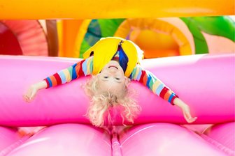 Werdau: „Vielfalt“-Verein organisiert Sommerfest im Stadtteil Sorge - Spaß auf der Hüpfburg gibt es für kleine Besucher zum Sommerfest in der Werdauer Sorge.
