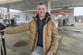 Werdau: Vom Angestellten zum Tankstellenbetreiber in Langenhessen und Ronneburg - Martin Zillig ist neuer Pächter der SB-Tankstelle im Werdauer Ortsteil Langenhessen. Der 51-Jährige arbeitet eng mit der Firma Rheinland Kraftstoff zusammen. „Die Preistafeln werden zentral gesteuert“, sagt der Greizer.
