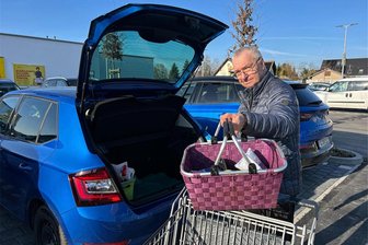 Werdau: Warum es am Dienstagmorgen auf der Bundesstraße 175 zu Staus kam - Hans-Peter Ulbricht aus der Kempener Straße in Werdau gehört zu den Kunden, die am Dienstag im neu eröffneten Netto-Markt in der Sorge einkauften.