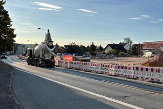 Werdau: Wichtige Verbindungsstraße ab Montag dicht - In diesem Bereich der B 175 soll die Abbiegespur, die zum neuen Netto-Markt in Werdau führt, gebaut werden.
