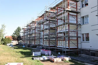 Werdau: Wohnungsgenossenschaft investiert in Balkone - Die Mieter im Gartenweg 34 bis 38 in Werdau können sich über neue Balkone freuen.