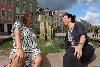 Werdau: Zwei Frauen sorgen wieder für Lebensfreude und Spaß - Madlen Ostertag (l.) und Kerstin Menz hoffen am Wochenende auf viele Besucher zur Messe „Lebensfreude“ in Werdau.