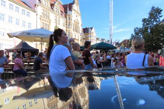 Werdauer feiern drei Tage auf dem Markt mit Musik und Fahrgeschäften -