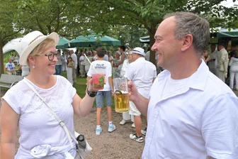 Werdauer feiern ganz in Weiß – Die besten Bilder vom Sommerfest - Doreen Budan und Karsten Budan aus Werdau schätzen das besondere Flair beim Dinner in Weiß.