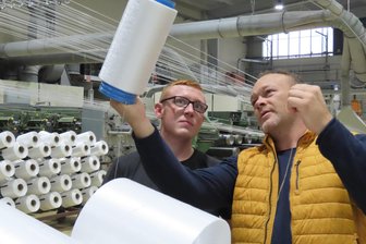 Werdauer Firma Saxa-Syntape in der Krise: Ursache der finanziellen Schieflage noch im Dunkeln - Ein Bild aus besseren Zeiten: Chef Helmut Starlinger (r.) und Sebastian Dörsch.