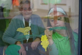Werdauer Generationenprojekt: Wo 80 Jahre Altersunterschied überhaupt kein Problem sind - Seit drei Jahren verbringen Senioren und Kita-Kinder in Werdau gemeinsam Zeit und starten verschiedene Aktionen.