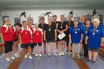 Werdauer Kegler kehren mit fünf Medaillen von der Deutschen Meisterschaft zurück - Silber gab es für Dorit Rothe, Margit Götze, Manuela Geist, Elke Köhler und Heidemarie Krause sowie Ines Martin, die auf dem Foto fehlt, bei der Deutschen Meisterschaft im Team.
