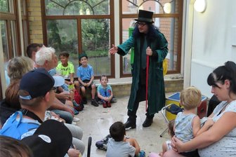 Werdauer Museumsgartenfest hat Tradition - „Professor Gruselwusel“ sorgte für Unterhaltung.