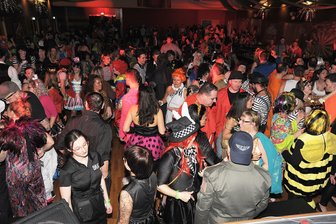 Werdauer Narren laden erstmals zum Nachthemdenball ein - Wenn der WFC zur Faschingsparty einlädt, platzt die Stadthalle in Werdau aus allen Nähten.
