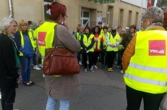 Werdauer Pflegepersonal streikt in Zwickau - Die Mitarbeiter der Pleißentalklinik haben ihren Streik am Mittwoch vor dem Gewerkschaftshaus in Zwickau durchgeführt.