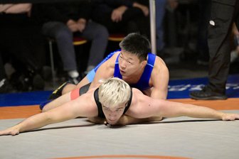 Werdauer Ringer verteidigen ihre Spitzenposition in der Regionalliga - Katsuaki Endo (oben) sorgte gegen den Lugauer Nils Brendel für den einzigen vorzeitigen Erfolg des AC Werdau.