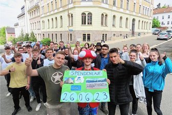 Werdauer Schüler laufen für Hospiz - Schüler des BSZ - vorn Florian Uda, Niklas Bondzio und Felix Strecker (v. l.) - organisieren den Spendenlauf.