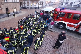 Werdauer Stadträte sollen Grundsatzbeschluss zur Feuerwehr fassen - Im Februar erklärten sich andere Feuerwehren solidarisch und forderten vorm Rathaus bessere Bedingungen.