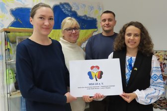 Werdauer Ukrainerinnen und Ukrainer feiern Vereinsgründung - Marija Perkhalets (r.) leitet mit Hanna Holovachova, Olga Semerenko und Oleksandr Starodub den neuen Verein.