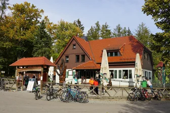 Werdauer Wald: Sachsenforst verteidigt Wegebauarbeiten an der Gaststätte „Weidmannsruh“ - Ein beliebtes Ausflugsziel ist die „Weidmannsruh“. Der Weg dorthin wird zurzeit gebaut, was zu Behinderungen führt.