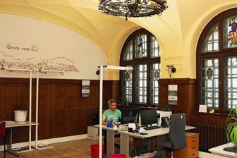 Werdaus Ratskeller ist derzeit der coolste Arbeitsplatz - Wo früher gut gegessen und getrunken wurde, arbeiten jetzt Mitarbeiter der Stadtverwaltung - wie Christian Forchheim.