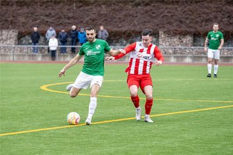 Werden die Fußballer des VfB Annaberg am Sonntag Reichenbrands drittes Opfer aus dem Erzgebirge? - Den Spitzenreiter Tanne Thalheim um Robert Nitzsche (am Ball) konnten die Annaberger um Toni Meyer vergangenen Sonntag vom Thron stürzen. Nun soll gegen Reichenbrand ein weiterer Sieg her.