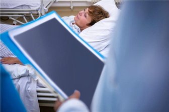 Werden die Kassenbeiträge bei der AOK Plus erneut steigen? - Gut versorgt im Krankenhaus. Das funktioniert nicht nur mit ausreichend Geld, sondern auch Personal.