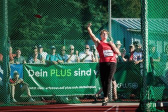 Werfertag in Thum: Starke Frauen vor toller Kulisse - Kristin Pudenz holte sich den Sieg im Diskuswerfen.