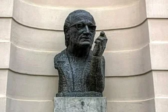 Werk der Woche: Die Folgen der Geduld - Porträtbüste "Heiner Müller" von Ulrich Eißner in Frankenberg von 2019.