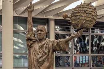 Werk der Woche: Die Skulptur "Und sie bewegt sich doch - Galilei" in Chemnitz - Die Skulptur "Und sie bewegt sich doch - Galilei" von Fritz Cremer steht in der Stadthalle Chemnitz.