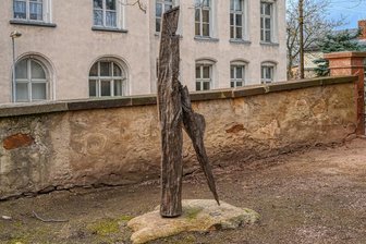 Werk der Woche: Entfremdung überal - "Menschliche Situation" von Günther Böttger in Wiederau (um 2020).