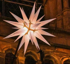 "Werk der Woche": Herrnhuter Stern an der Jakobikirche in Chemnitz - Der Herrnhuter Stern an der Jakobikirche in Chemnitz.