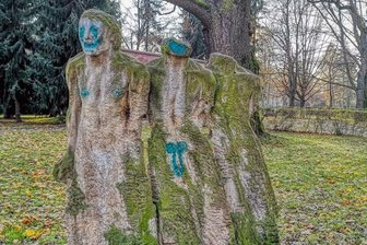 Werk der Woche: Vom in sich Hineinlauschen - "Die Lauschenden" von Fritz Böhme nach einer Idee von Walter Howard in Chemnitz (1980).