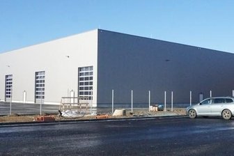 Werk steigert Kapazität um ein Viertel - Die Arbeiten an der neuen Halle des Autozulieferers Ideal werden in Kürze beendet. 