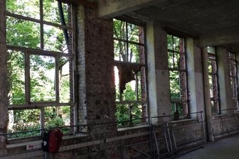 Werke von 21 Künstlern bei Chemnitzer Begehungen - Seltene Blicke werden den Besuchern der 13. Begehungen im Poelzig-Bau geboten. Innen wird Kunst zu sehen sein, vor den Fenstern Natur.