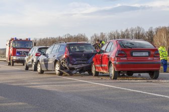 Wernsdorf: Fünf Verletzte bei Unfall auf S 51 - Zu einem Auffahrunfall kam es am Donnerstag auf der S 51 in Wernsdorf.