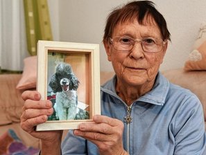 Weshalb eine Vogtländerin für ihren Hund eine Traueranzeige aufgibt - Renate Kehr aus Adorf trauert um ihren verstorbenen Hund Felix.