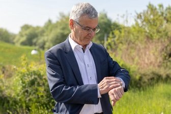 Weshalb Keils Amtszeit erst zur Monatsmitte abläuft - Die Amtszeit von Landrat Rolf Keil läuft ab - im Vergleich zu anderen Landkreisen Sachsens sind die Vogtländer damit später dran.