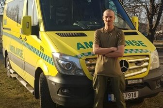 Westsachse bringt Ukrainern Hilfe mit dem Krankenwagen - Julius Schneider transportiert jeden Tag Hilfsgüter in die Ukraine. Auf dem Rückweg werden Flüchtlinge nach Polen mitgenommen.