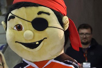 Westsachsen feiert im September und Oktober Interkulturelle Wochen - Das Eispiraten-Maskottchen Crimmel macht zum Auftakt der Interkulturellen Wochen seine Aufwartung.