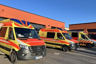 Westsachsen: Wo Patienten bald von neuen Rettungswachen profitieren - In den zwei Fahrzeughallen der Rettungswache Wildenfels ist Platz für fünf Einsatz- und zwei Reservefahrzeuge.