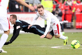 Westsachsenderby: CFC geht mit zwei Toren in Führung - FSV gewinnt trotzdem - Nachdem der CFC zunächst in Führung gegangen war, reichten in der zweiten Halbzeit 15 Minuten für die Zwickauer, um sich die Führung zurückzuholen.