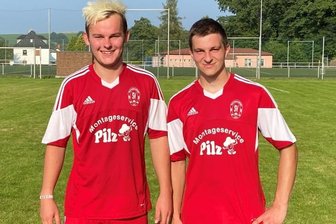 Westsachsenliga: Elf-Tore-Spektakel zum Auftakt - Die Mülsener Franz Thümmler (links) und Nils Frischmann (rechts) erzielten beim 8:3-Erfolg beide je einen Doppelpack. 