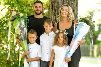 Westsachsenliga: Koch vom SV Mosel sorgt für ein schmackhaftes Fußball-Menü - Gerhard Koch mit seiner Familie, die ihm auch bei seinem leidenschaftlichen Fußball-Hobby den Rücken stärkt: Lebensgefährtin Cathleen, Sohn Ole und die Zwillinge Arne und Greta.