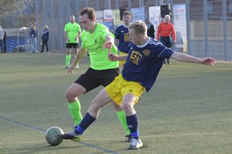 Westsachsenliga: Stürmer wird mit Dreierpack zum Wiederholungstäter als Spieler der Woche - Der Neukirchener Tim Langhans (r.) ist zum zweiten Mal bereits „Spieler der Woche“.