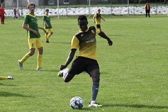Westsachsenliga: SV Planitz gibt Rote Laterne nach Sieg im Kellerduell gegen Mülsen ab - Der Planitzer Modou Charreh avancierte nach seinem Doppelpack gegen Mülsen zum Matchwinner im Kellerduell.