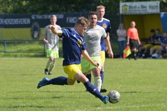 Westsachsenliga: Wie Traktor Neukirchen ein wildes Torspektakel doch noch gewann - Der Neukirchener Luca-Elias Braungardt avancierte mit seinen drei Treffern in der zweiten Halbzeit zum Matchwinner.
