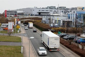 Westsachsens IHK-Chef zu den Folgen des Ukraine-Krieges: "Jeder Unternehmer ist im Dauerstress" - Blick ins Gewerbegebiet von Meerane. Viele Unternehmen, vor allem aus der Automobilzuliefererbranche, mussten Mitarbeiter im März in Kurzarbeit schicken. 