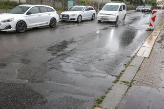 Weststraße in Limbach wird ab Montag zwei Jahre lang saniert – Mit XXL-Umleitung - Straßenschäden: Die Weststraße in Limbach-Oberfrohna wird grundlegend erneuert.