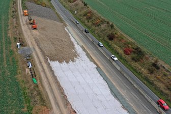 Westtrasse: Wann rollt der Verkehr wieder mit Tempo 100? - Die Reparatur des abgerutschten Hangs an der Westtrasse geht in die Endphase. Die Arbeiten liegen im Zeitplan.
