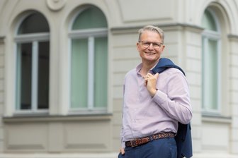 Wettbewerb „Sachsens Unternehmer des Jahres“: Ein schneller Superrechner im Kofferformat - Will den Quantencomputer bis aufs Taschenformat verkleinern: Marius Grundmann, Gründer von „SaxonQ“.
