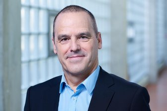 Wettbewerb „Sachsens Unternehmer des Jahres“: Leipziger Firma entwickelt Spezialreiniger für eine saubere Industrie - Treibt die internationale Expansion des Leipziger Unternehmens voran: Christian Römlein, Geschäftsführer der Intelligent Fluids GmbH.